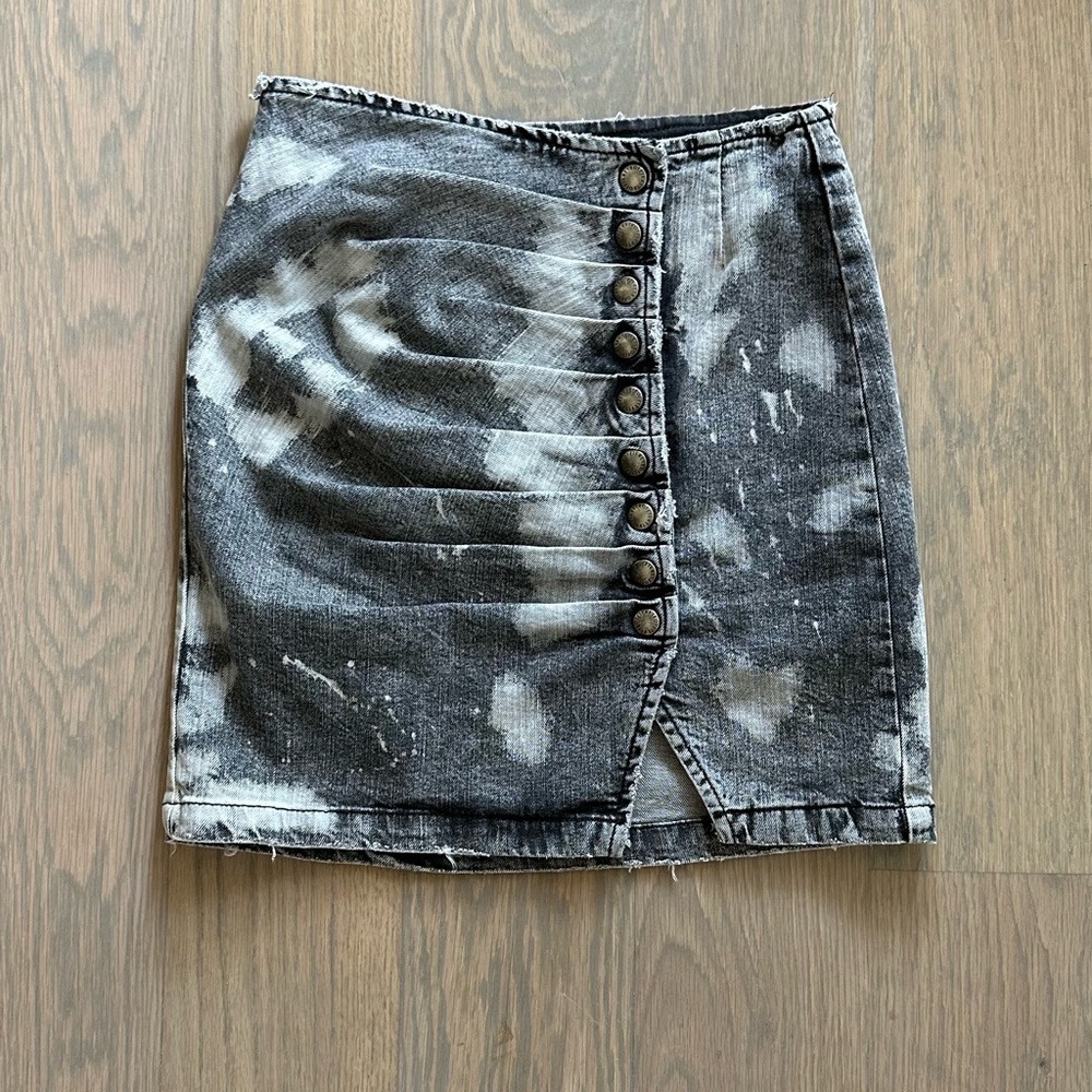 Retrofete denim Willa skirt. Black/gray wash. Size XS.
